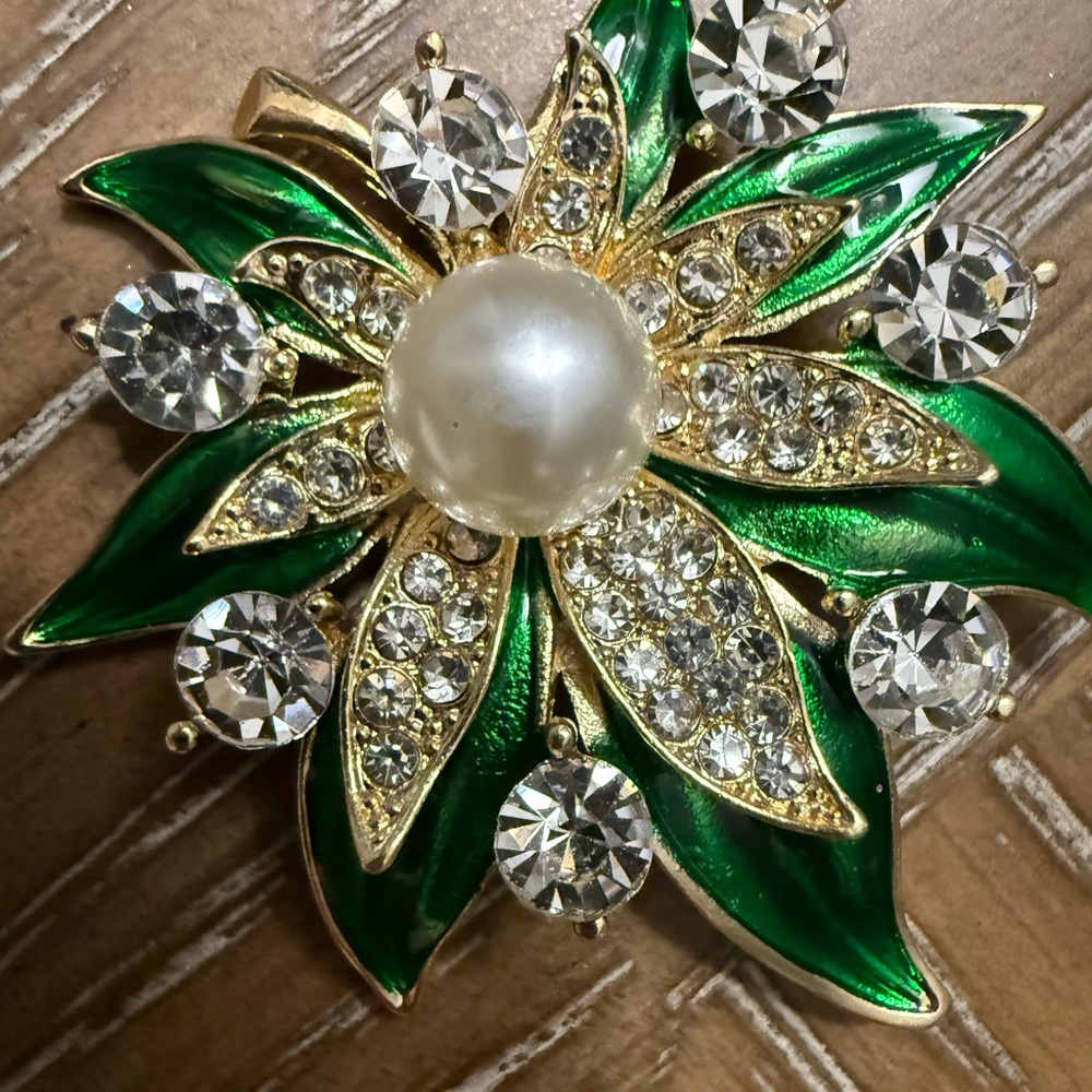 Elegant Green and Gold Floral Brooch